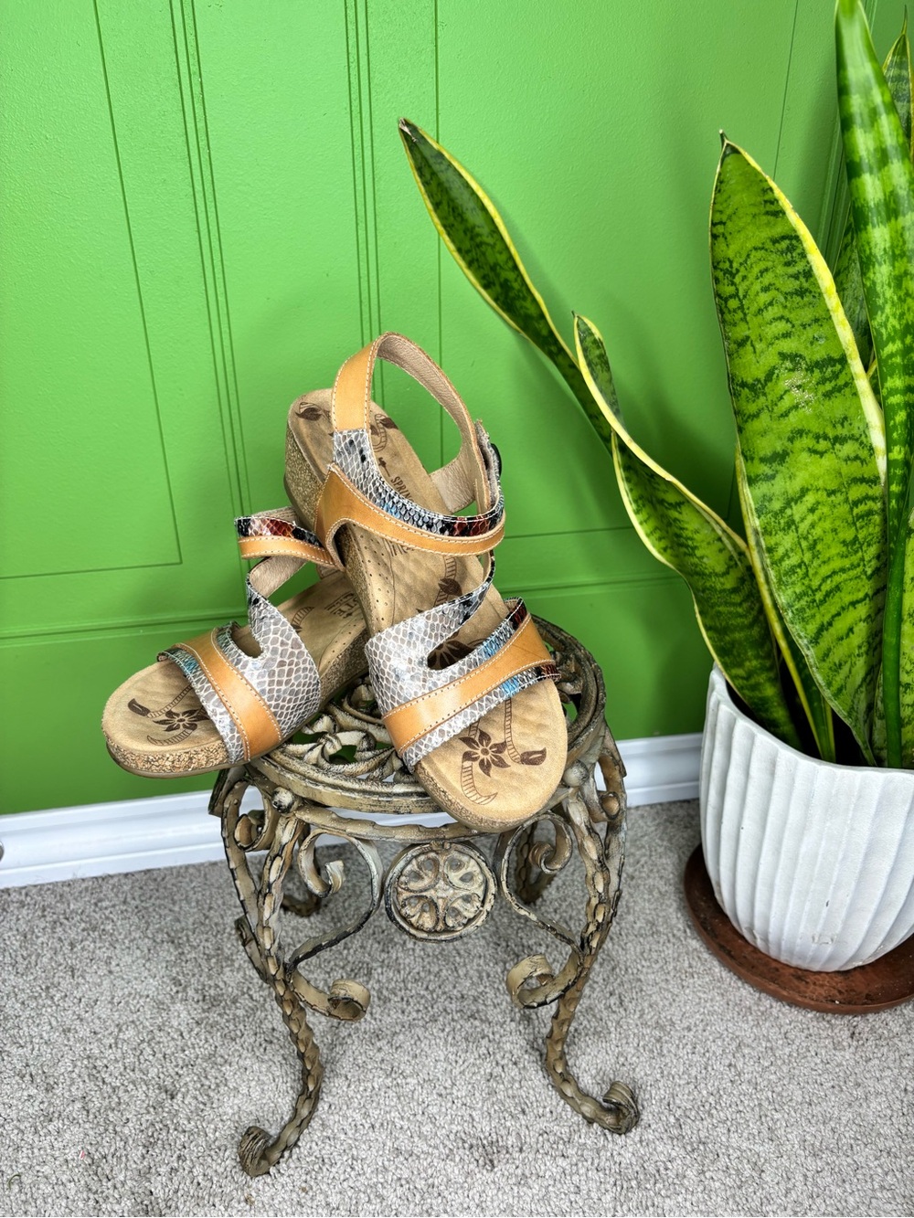 L'ARTISTE Snake Print Wedge Sandals